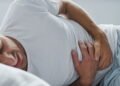 O desconforto abdominal que os homens não devem ignorar, segundo médicos