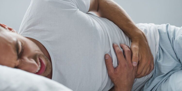 O desconforto abdominal que os homens não devem ignorar, segundo médicos