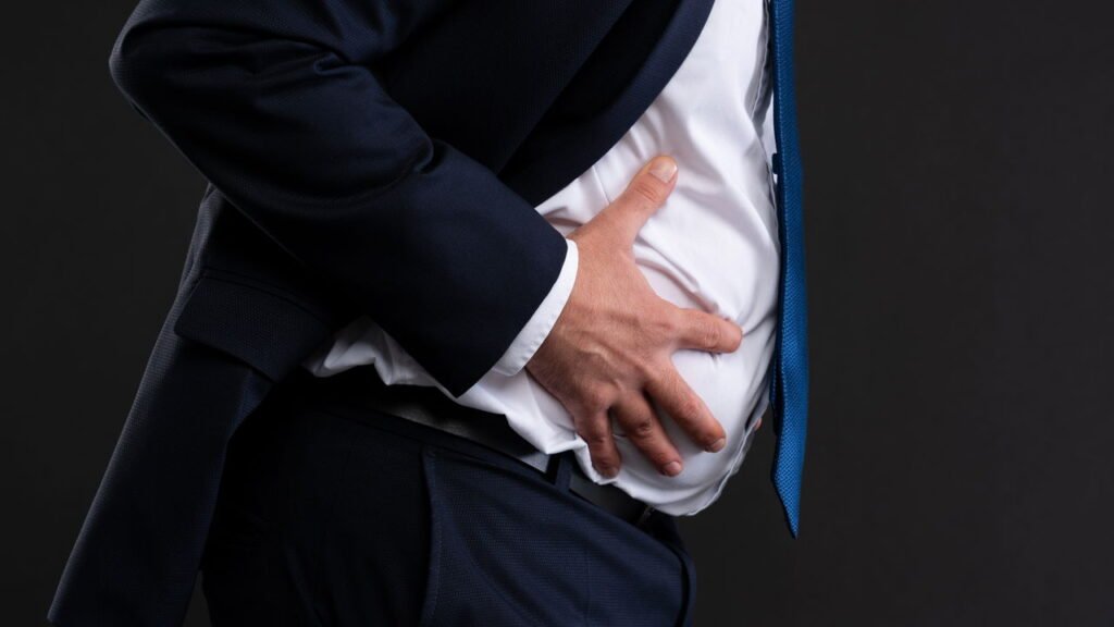 O desconforto abdominal que os homens não devem ignorar, segundo médicos
