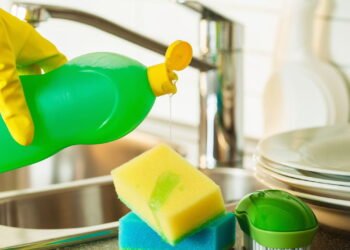 Marca de detergente foi proibida de comercializar seu produto por causar danos a pele