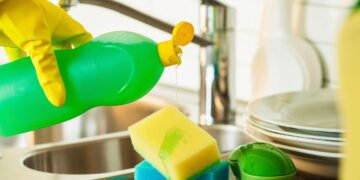 Marca de detergente foi proibida de comercializar seu produto por causar danos a pele