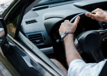 Transporte por app terá tarifa diferenciada nas festas, e nova regra pode penalizar motoristas