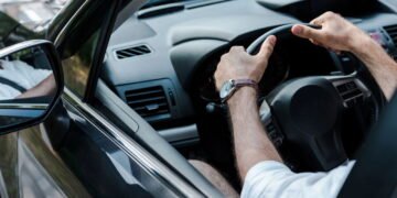 Transporte por app terá tarifa diferenciada nas festas, e nova regra pode penalizar motoristas