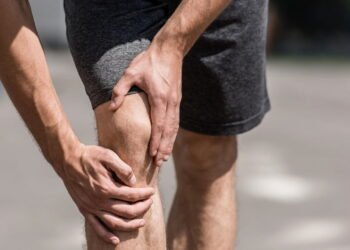 Dor na frente do joelho pode ser sinal de um problema comum e ignorado