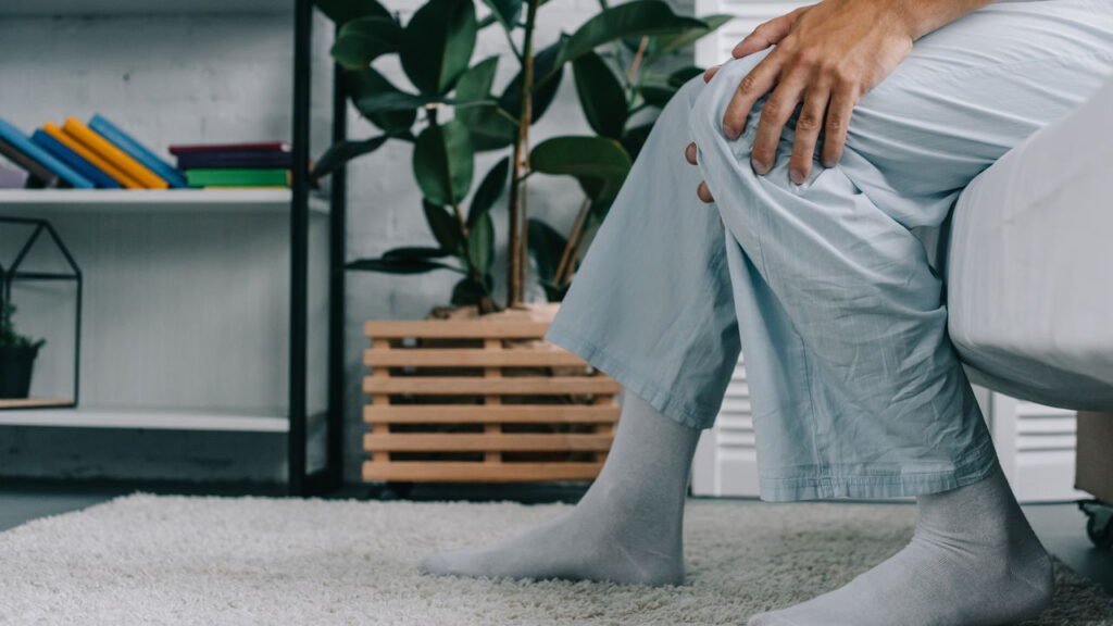 Dor na frente do joelho pode ser sinal de um problema comum e ignorado