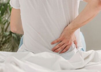 Exercícios e postura correta são chave para evitar dor lombar