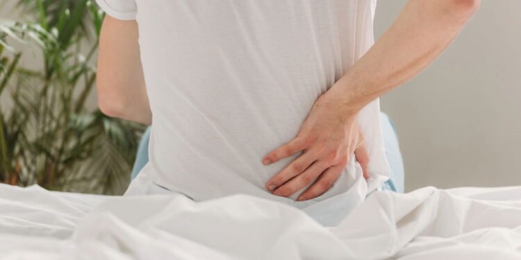 Exercícios e postura correta são chave para evitar dor lombar