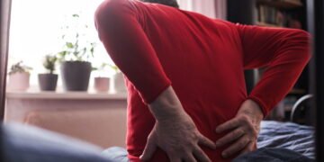 Dor na lombar pode ser sinal de hérnia de disco que precisa de atenção médica