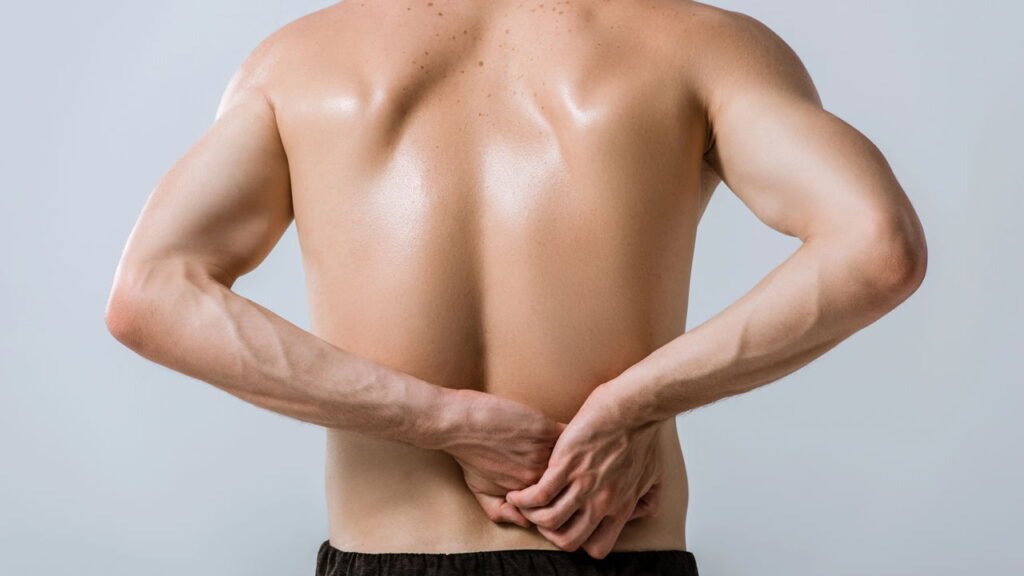 Dor na lombar pode ser sinal de hérnia de disco que precisa de atenção médica