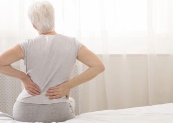 Essa dor nas costas que melhora sentado pode ser estenose lombar