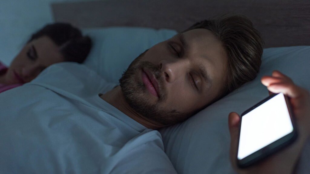 O que acontece com seu corpo quando você dorme com luz acesa