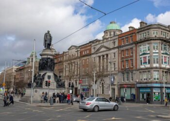 Esta cidade tem museus gratuitos, castelo imponente e noite agitada
