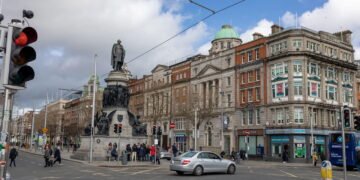 Esta cidade tem museus gratuitos, castelo imponente e noite agitada
