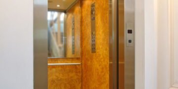 Você sabe porque os elevadores têm um espelho? Não é por estética