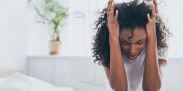 Médico revela método gelado que pode trazer alívio temporário para enxaquecas