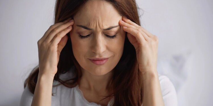 Médico revela método que pode trazer alívio temporário para enxaquecas