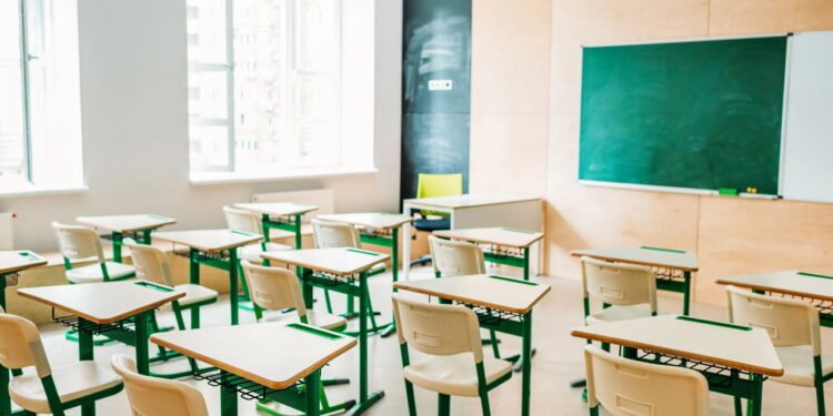 Feriado pode atrapalhar as escolas - Créditos: depositphotos.com / ArturVerkhovetskiy