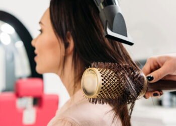 Essa nova escova progressiva alisa sem agredir e dura muito mais