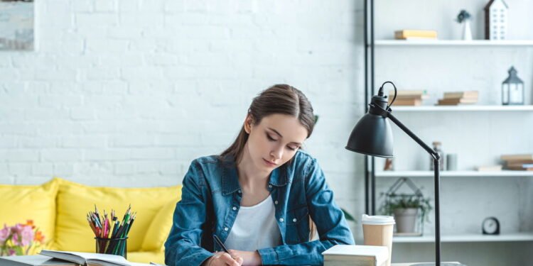 Oficina gratuita ensina você a poupar e zera 100% o risco de dívida