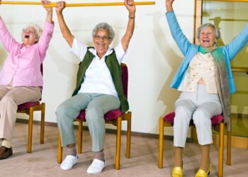 Exercícios simples para fortalecer músculos na terceira idade