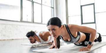 Este é o número de flexões que você deve conseguir fazer com base na sua idade