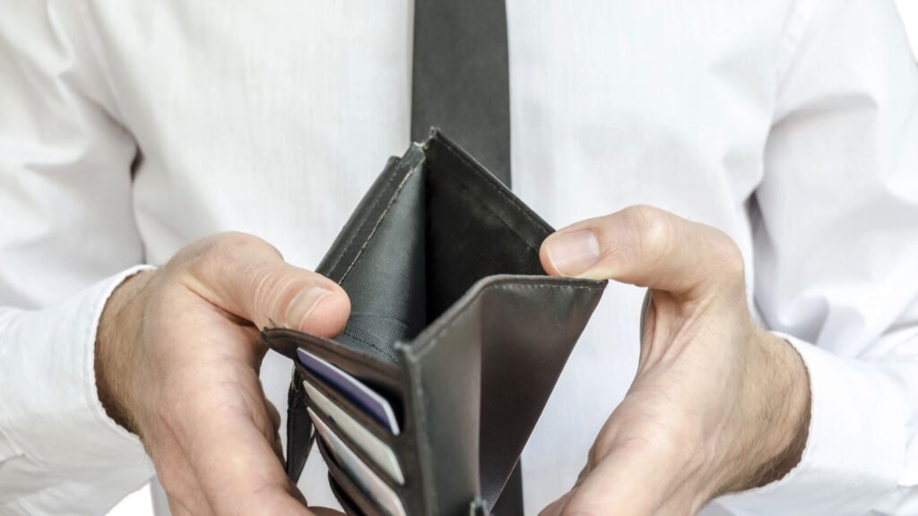 Os truques da psicologia que fazem você gastar dinheiro sem notar