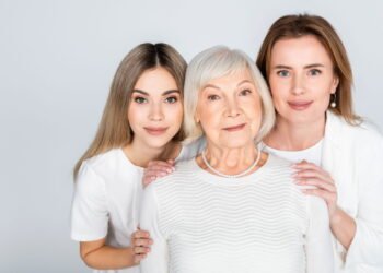 O que seu cabelo precisa em cada fase da vida dos 20 aos 60 anos