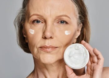 Esses hidratantes são os melhores para evitar o ressecamento de peles maduras