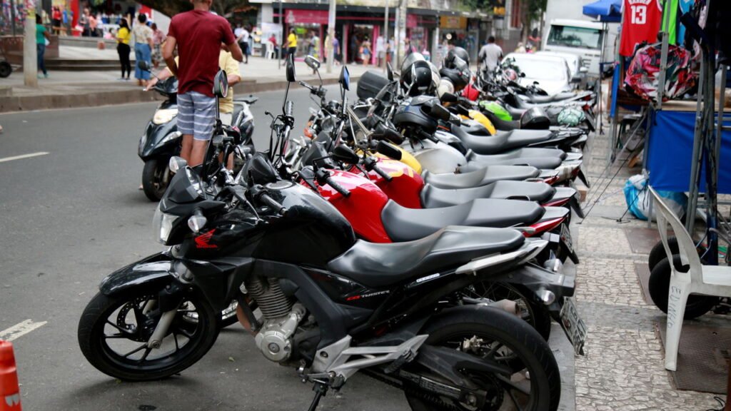 Motos econômicas que rodam quase 200 km sem parar no posto
