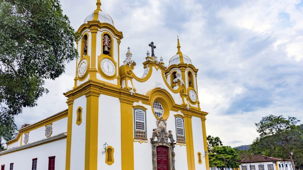 Minas Gerais cresce em 74% em reservas de turistas estrangeiros