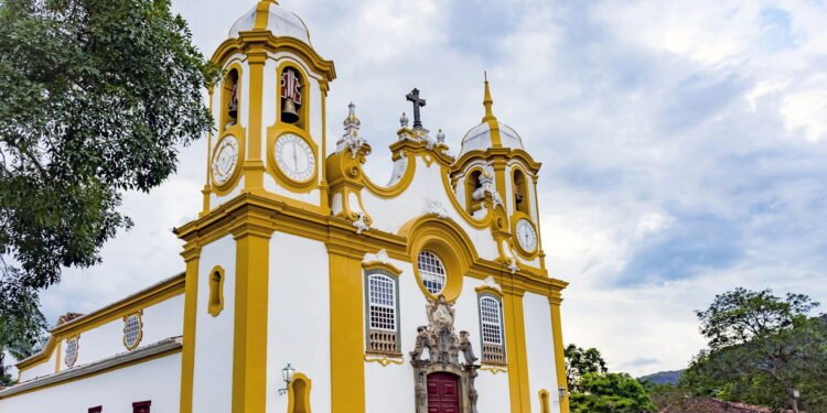 Minas Gerais cresce em 74% em reservas de turistas estrangeiros