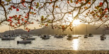 Este destino no litoral de SP é chamado de Caribe Paulista e parece cenário de filme