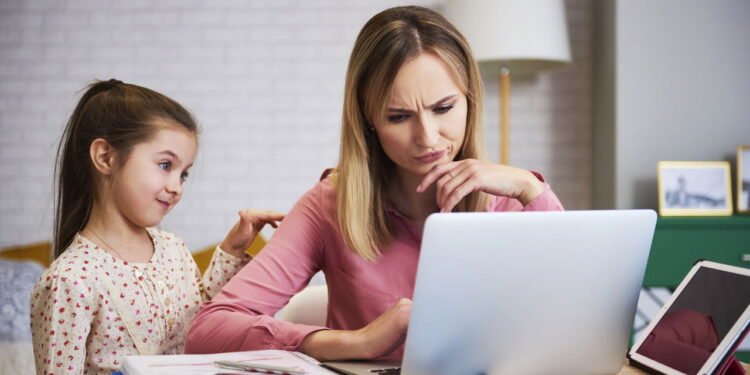 Interromper - Créditos: depositphotos.com / gpointstudio