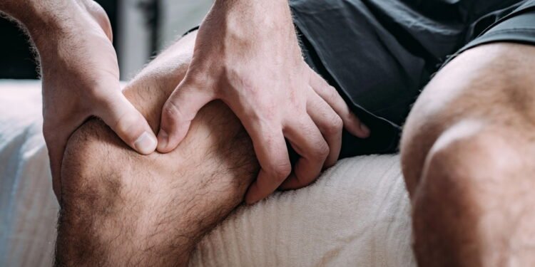 Dor no joelho - Créditos: depositphotos.com / microgen