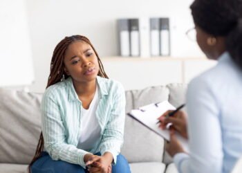 O colapso silencioso da saúde mental entre jovens de 20 anos