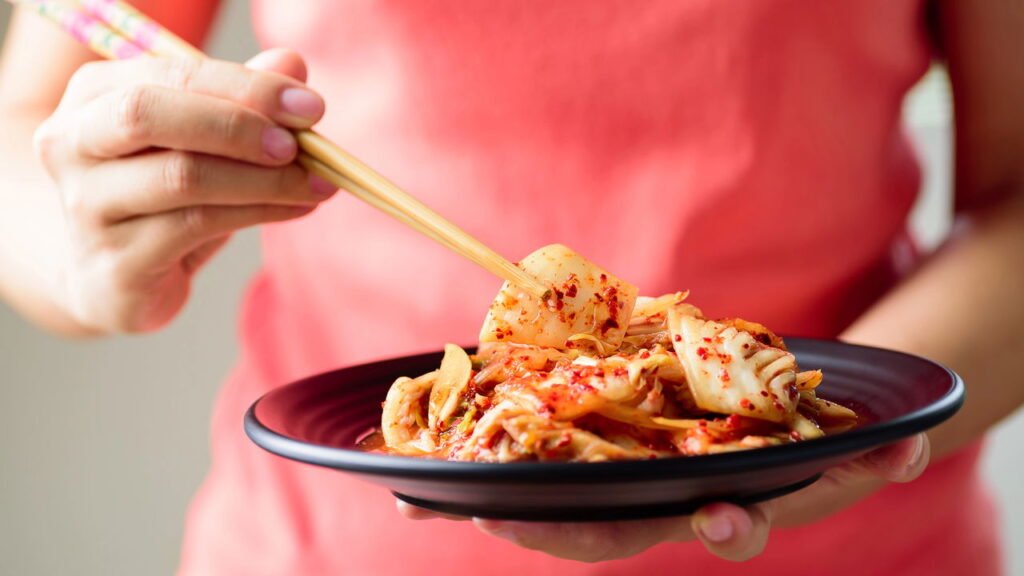 Como diminuir o inchaço da barriga com alimentos simples do dia a dia