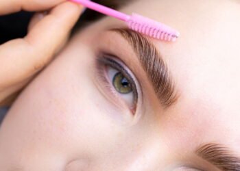 O segredo das sobrancelhas cheias sem recorrer à micropigmentação