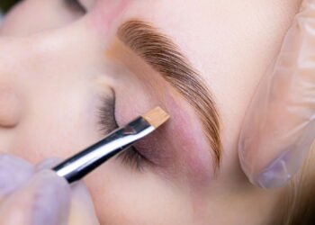 O segredo das sobrancelhas cheias sem recorrer à micropigmentação