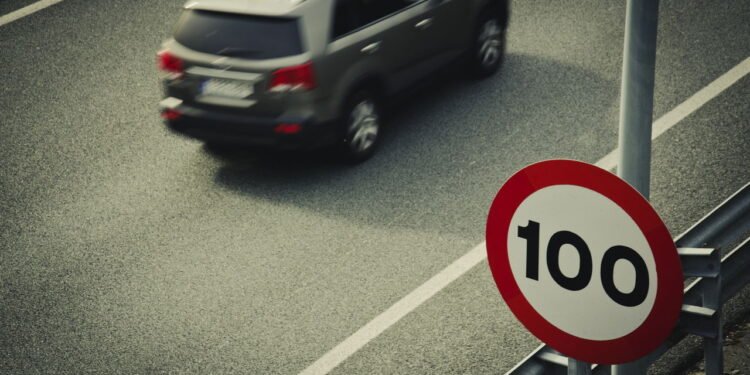 O limite de velocidade - Créditos: depositphotos.com / zharate1