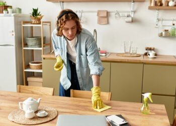 Aprenda como limpar MDF sem danificar os móveis da sua casa