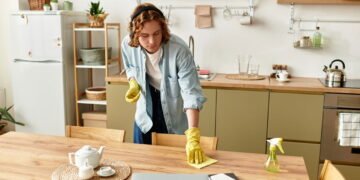 Aprenda como limpar MDF sem danificar os móveis da sua casa