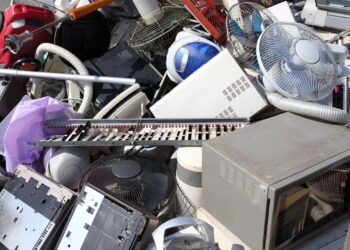 Todo mundo joga no lixo, mas pode valer muito dinheiro