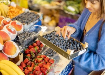 A fruta da estação que ajuda a regular o açúcar no sangue e acelera a perda de peso