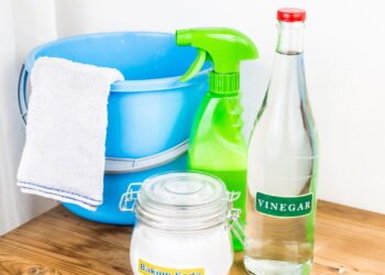 Mistura com 3 ingredientes limpa gordura e deixa a casa cheirosa sem produto químico