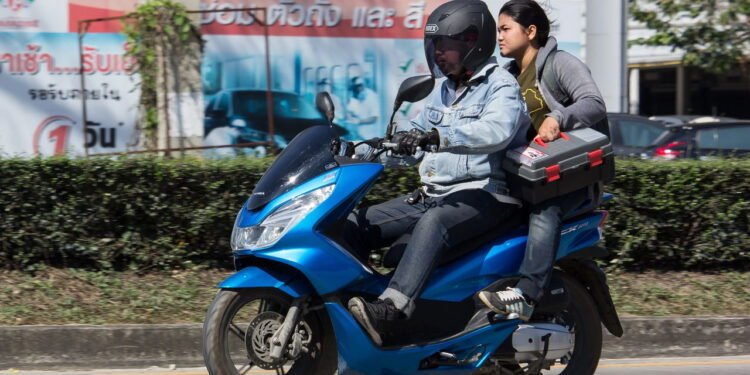 Motos econômicas que rodam quase 200 km sem parar no posto