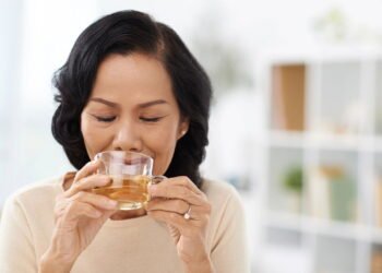 A infusão noturna que regula a pressão arterial e fortalece o coração