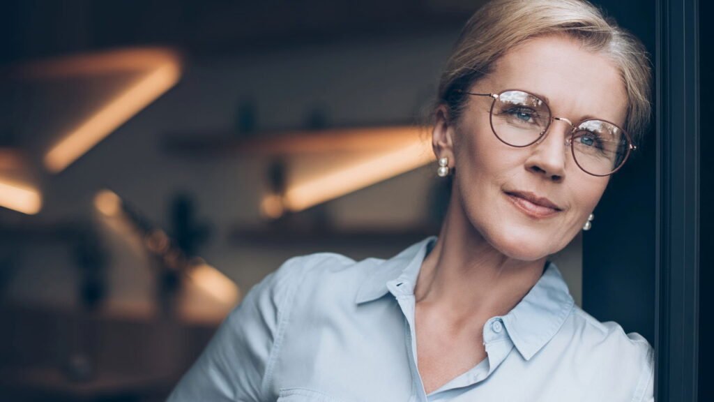 Mulher descobre a idade e o tempo para garantir a aposentadoria do INSS