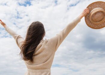 Paz interior ao ouvir natureza