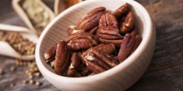 A quantidade de nozes que você precisa para reduzir o colesterol e melhorar a saúde