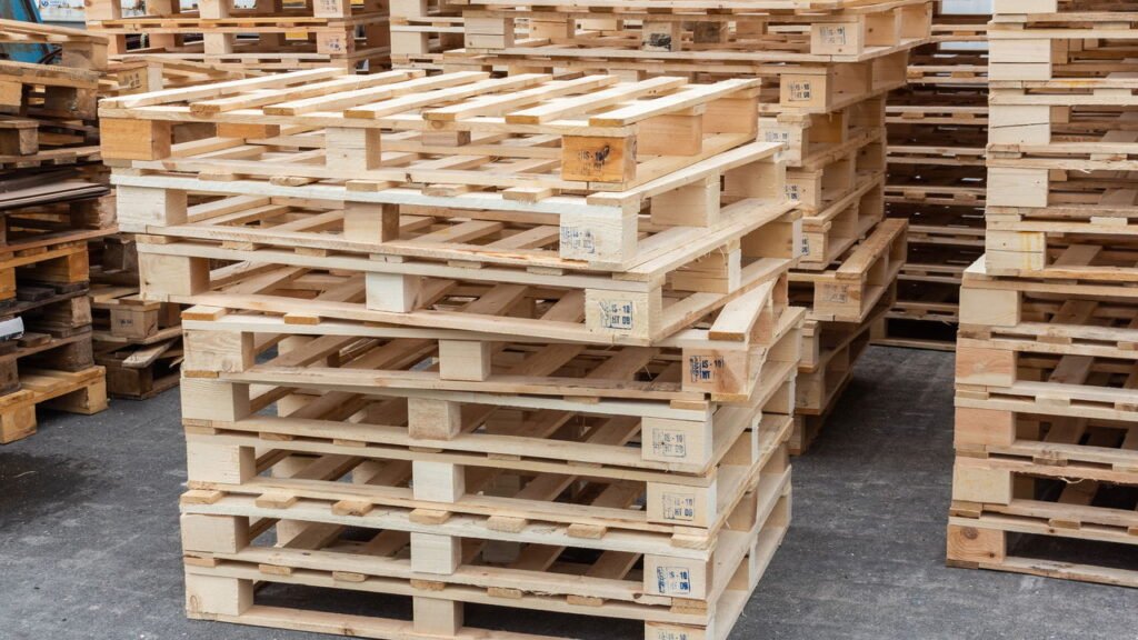 Transforme tábuas esquecidas em belíssimas prateleiras de madeira